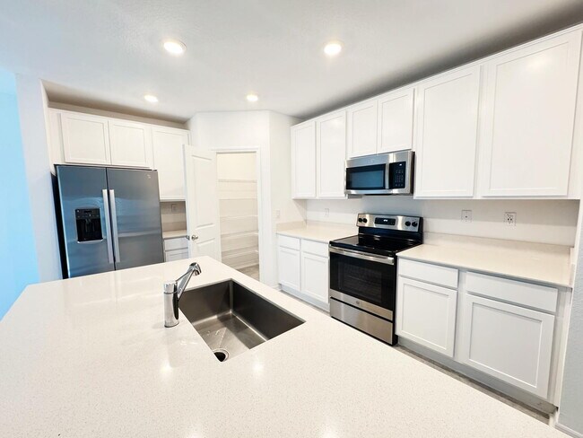 Building Photo - Single Family 4 Bedroom Home for Rent