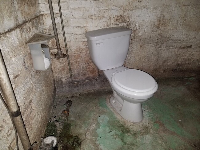 Building Photo - 3 bedroom 1 bath house