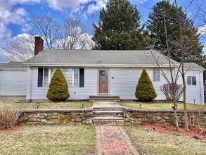 Building Photo - 470 Pleasant St