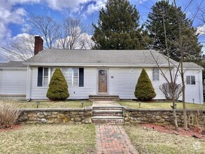 Building Photo - 470 Pleasant St