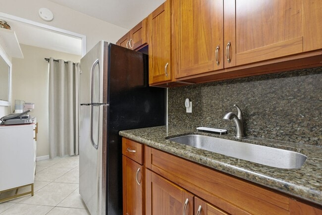 Building Photo - Fully Furnished Pet Friendly  Waikiki 1-Bedroom Condo Near Ala Moana