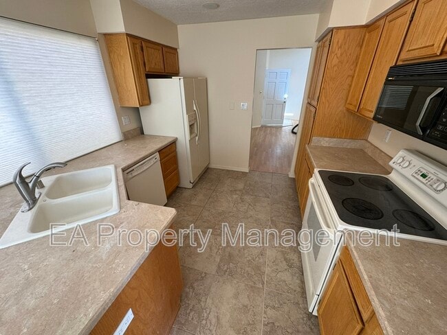Building Photo - 7576 Keystone Dr NE