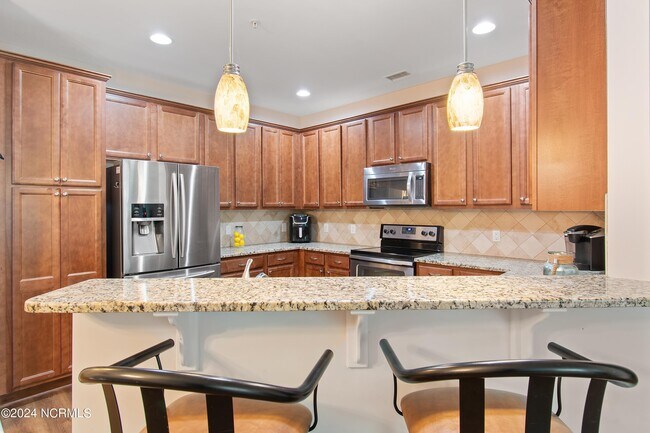 Building Photo - 2537 St James Dr SE