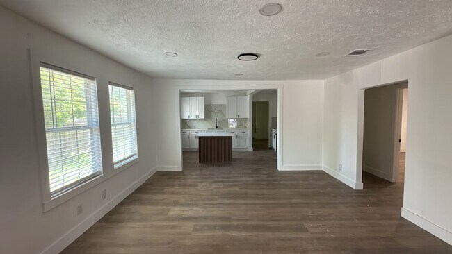 Building Photo - 8013 Talton St