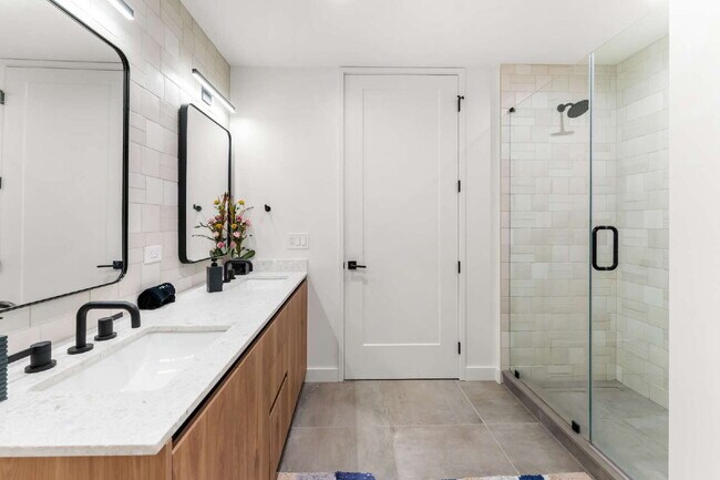 Building Photo - Luxury Condo with Skyline Views