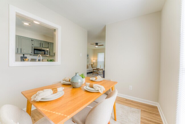 Building Photo - 548 N 6th St