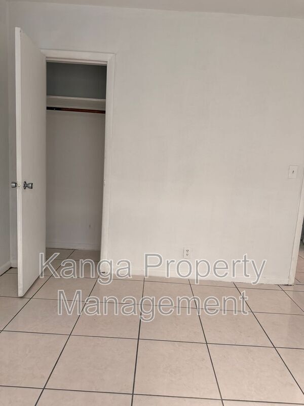 Building Photo - 1172 W 34th St