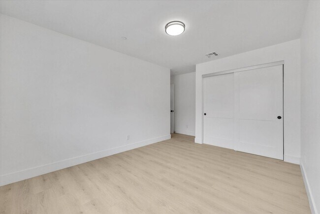 Building Photo - 16385 Valencia Ave