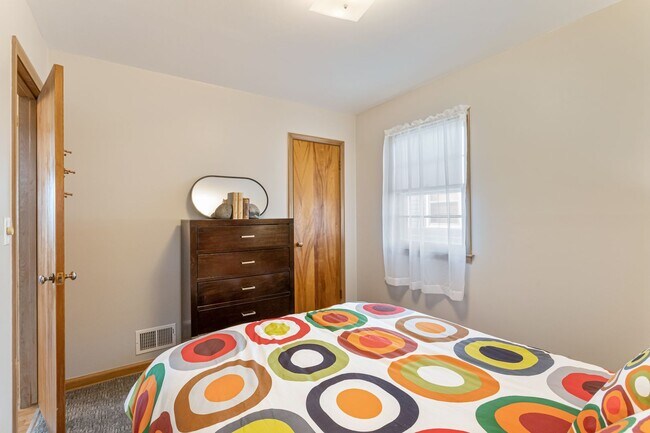 Building Photo - Beautiful Home In Underwood Park Neighborhood