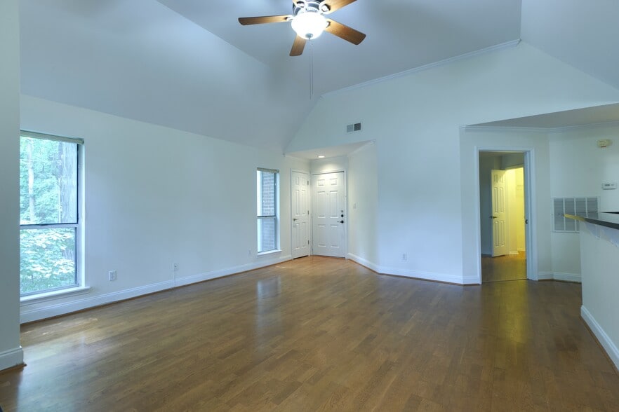 Building Photo - 2512 Cranbrook Ln