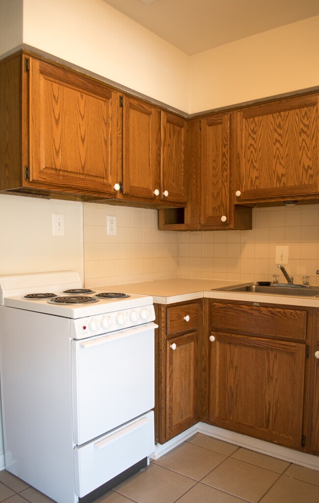 Building Photo - 4304 13 Mile Rd