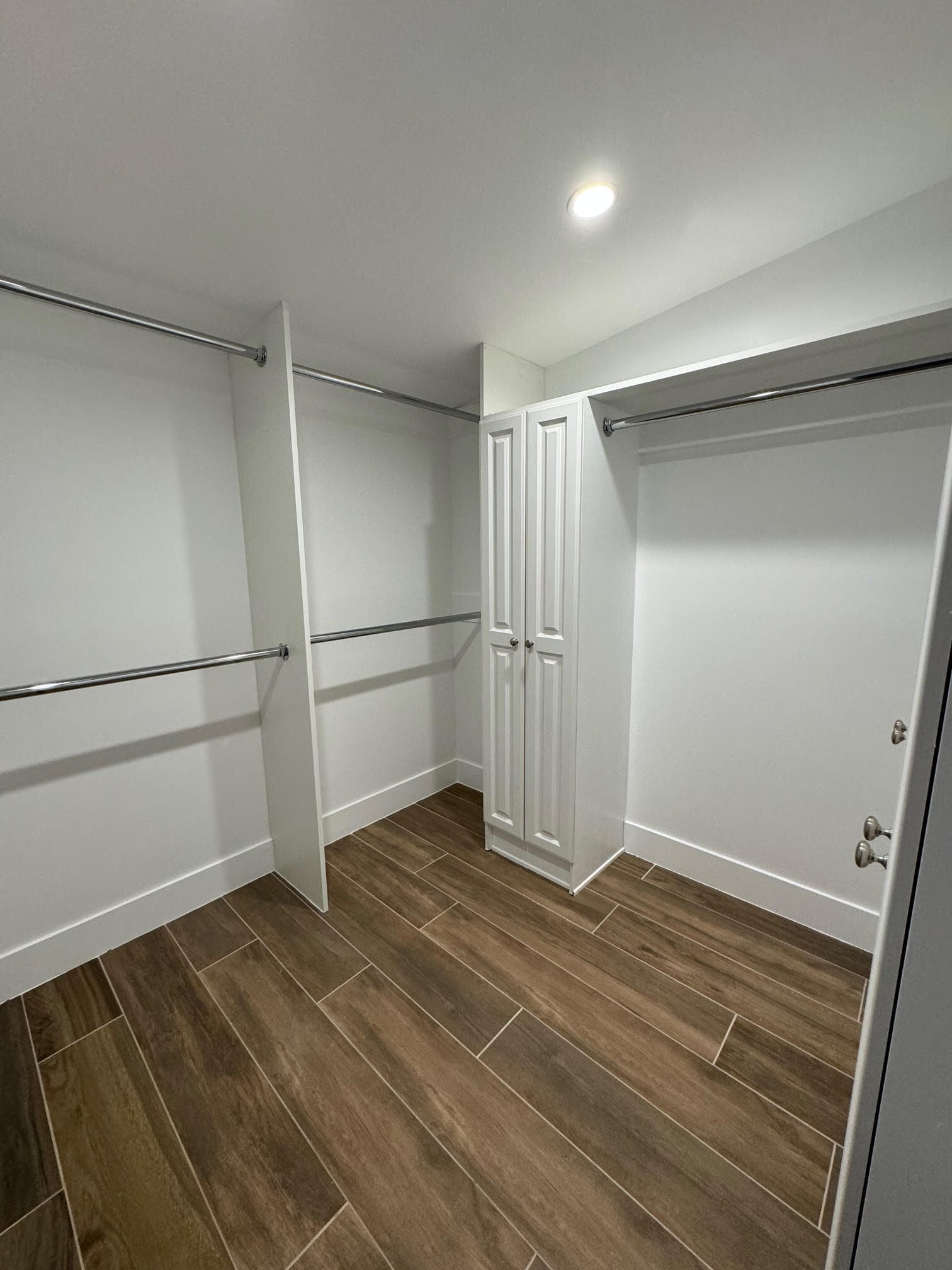 Building Photo - 6439 1/2 Graves Ave