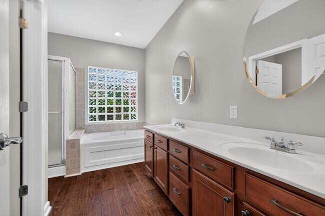 Building Photo - Unique Centennial Townhome