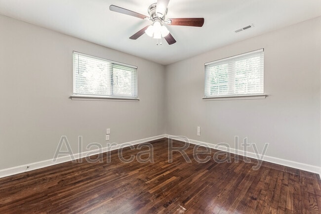 Building Photo - 2438 Finchley Dr