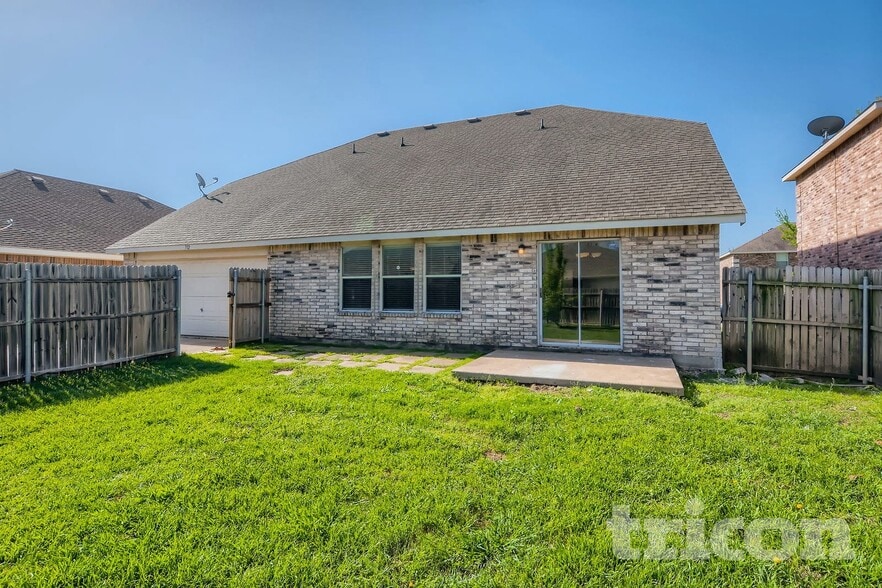 Building Photo - 712 Locustberry Dr