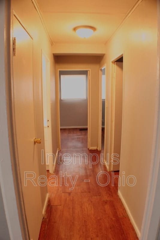 Building Photo - 967 Duxberry Ave