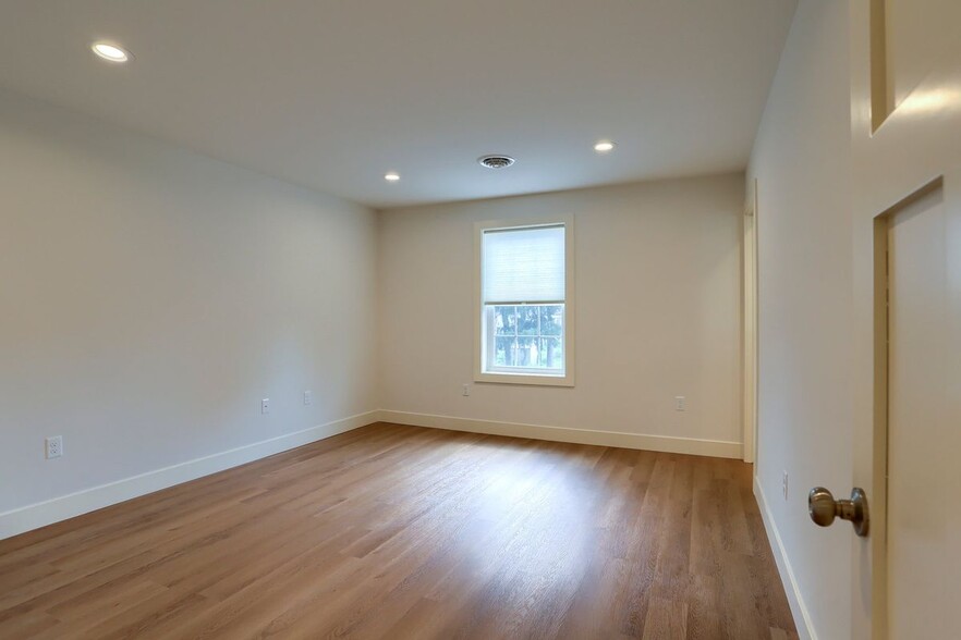 Building Photo - 45 N Penn St