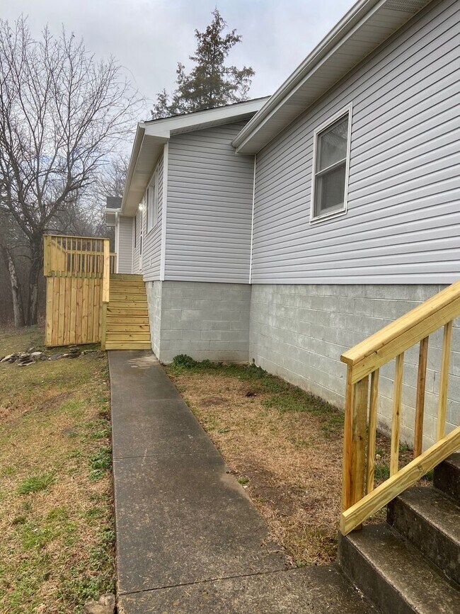 Building Photo - Single Family Home in Branson