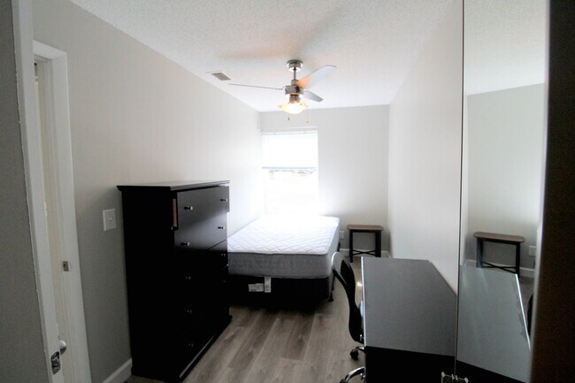 Building Photo - 1348 Hunters Rd