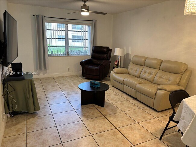 Building Photo - 351 Cambridge Rd