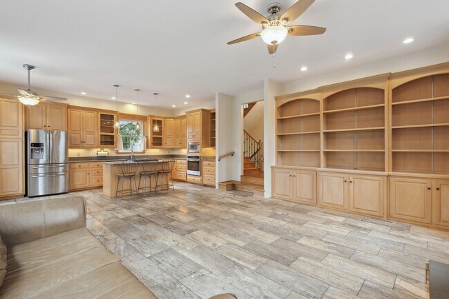 Building Photo - 317 W College Terrace