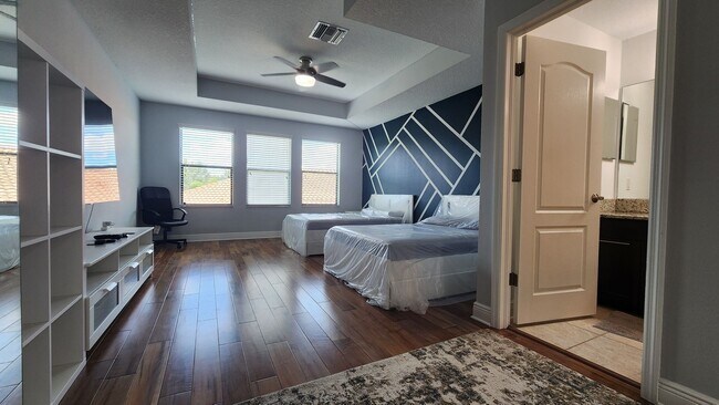 Building Photo - Lakeview Turnkey Furnished Home with Resor...