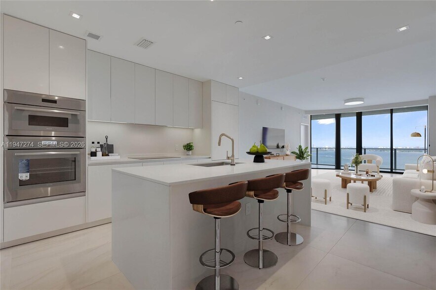 Building Photo - 700 NE 24th St