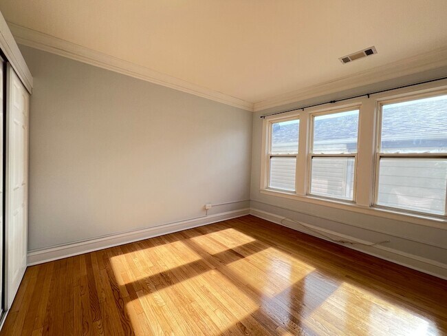 Building Photo - 6424 S Talman Ave