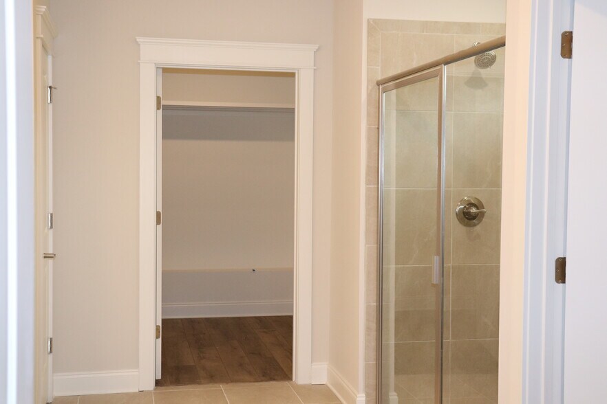 Shower Master BdRm - 1716 Breckinridge Pl