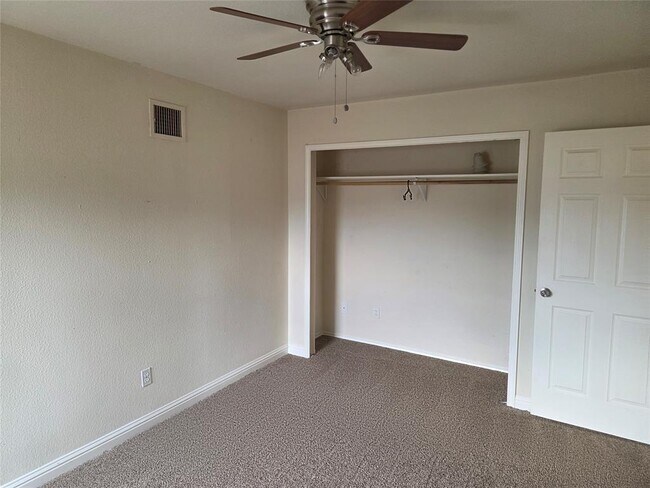 Building Photo - 607 Meadow View Dr
