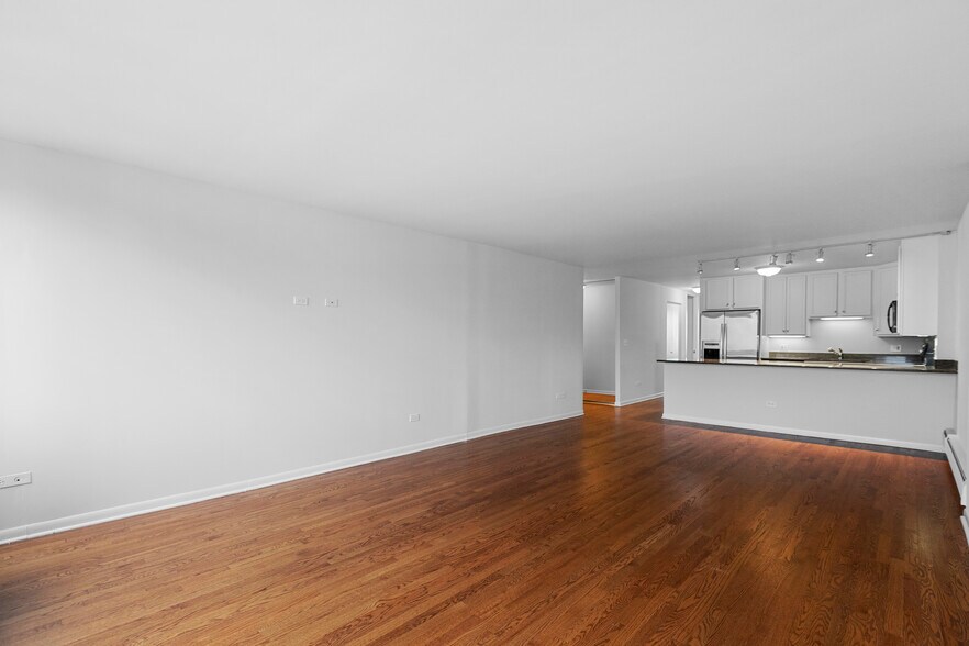 Building Photo - 1340 N Dearborn St