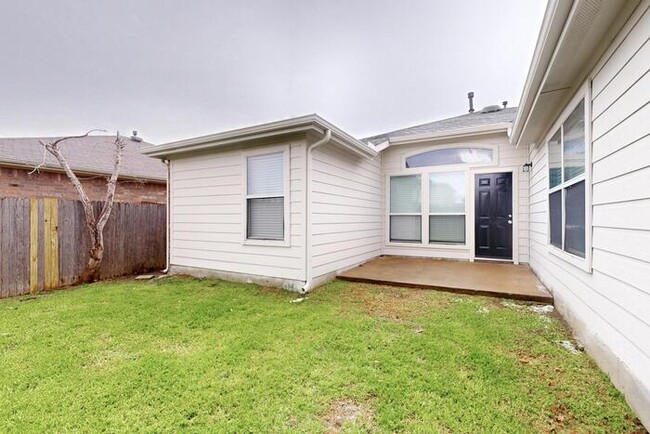 Building Photo - READY FOR MOVE-IN, 3-BEDROOM, 2-BATH HOME ...