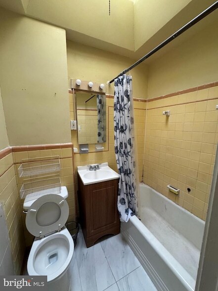 Building Photo - 7028 Castor Ave