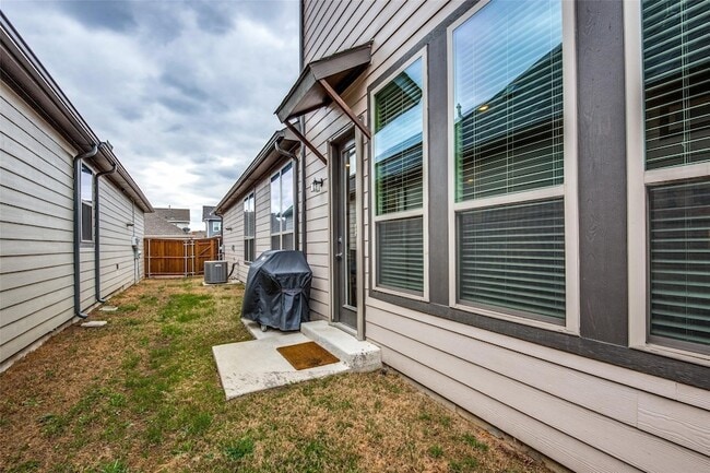 Building Photo - 4211 Curtiss Dr