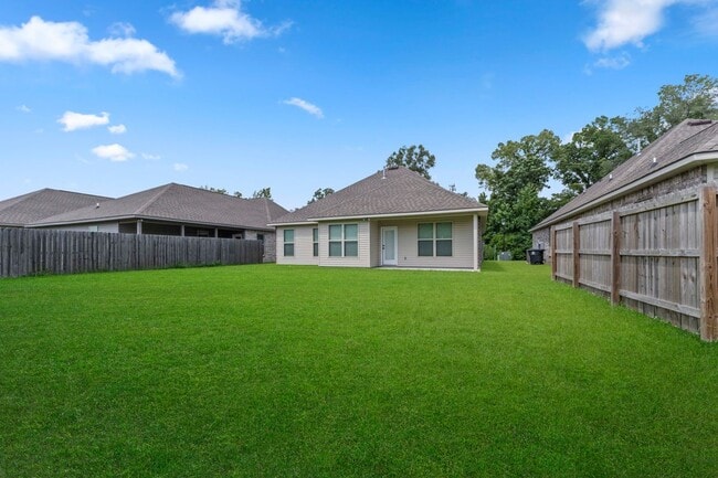 Building Photo - 7324 Kenilworth Crossing Ave