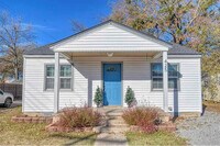 Building Photo - 425 E Hughbert St