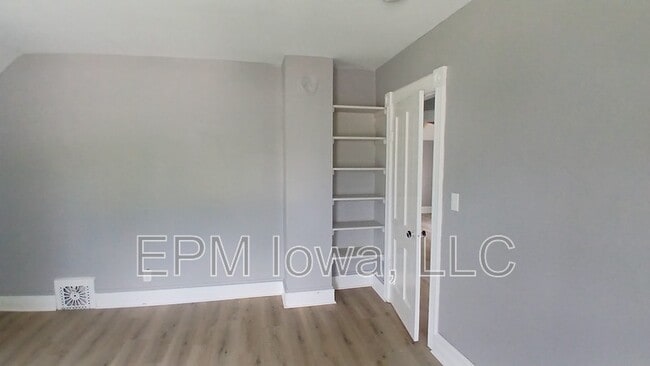 Building Photo - 949 13th St