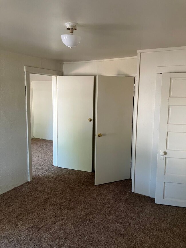 Building Photo - 9330-9320 Latham Dr