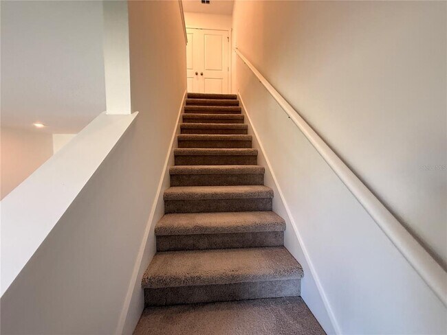 Building Photo - 868 Lynx St