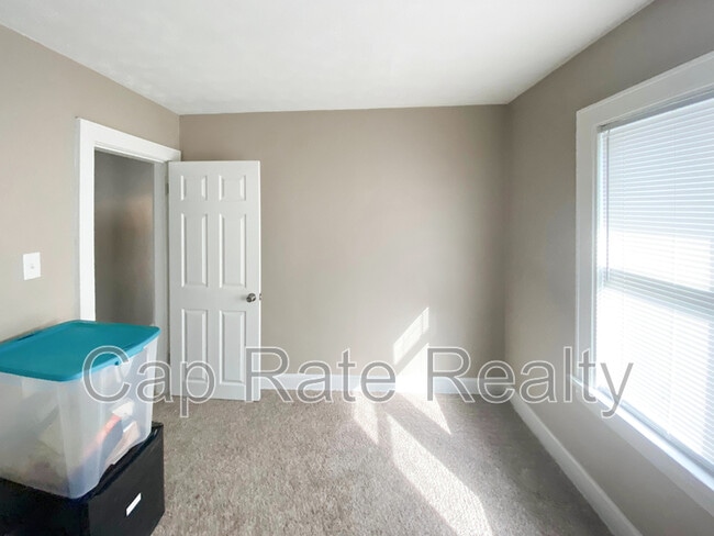 Building Photo - 616 S Ogden Ave