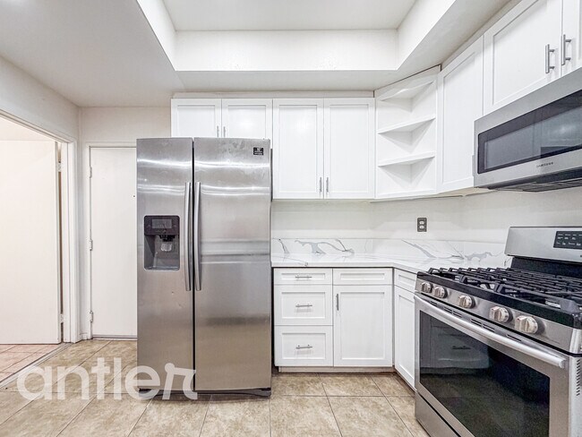 Building Photo - 11933 Goshen Ave