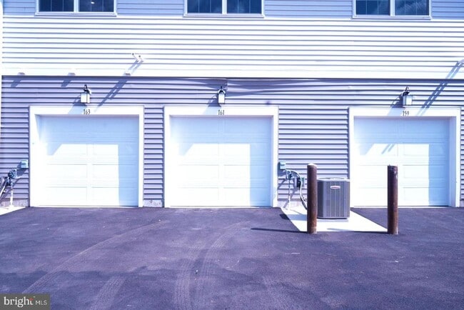 Building Photo - 161 Stoutsburg Blvd