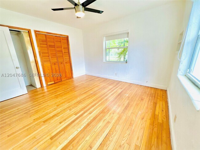 Building Photo - 410 Pinecrest Dr