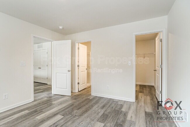 Building Photo - 523 Locust St