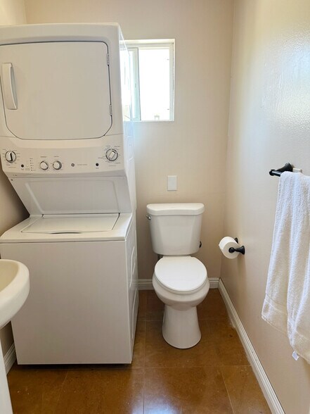 Building Photo - 43550 Carmel Cir