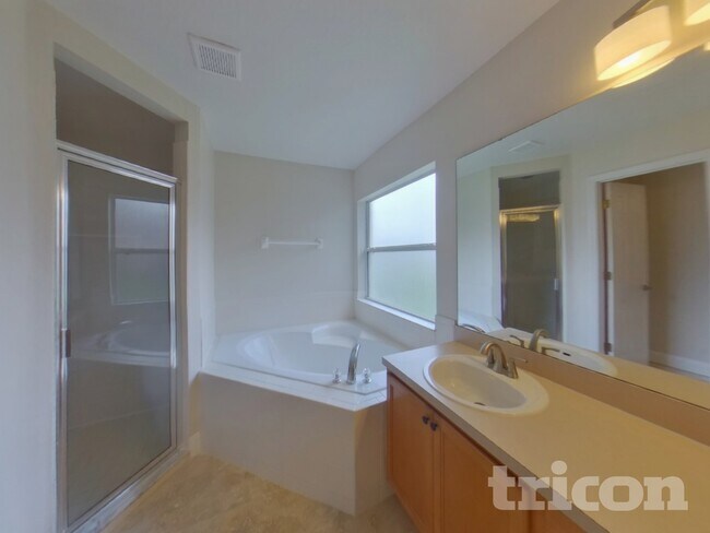 Building Photo - 1074 Worthington Dr