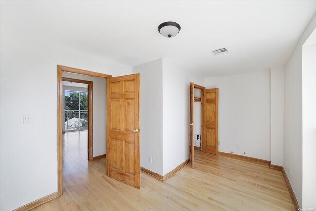 Building Photo - 2826 Batchelder St