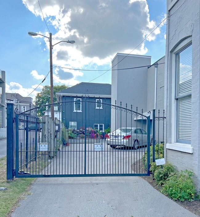 Building Photo - 209 Louise Ave