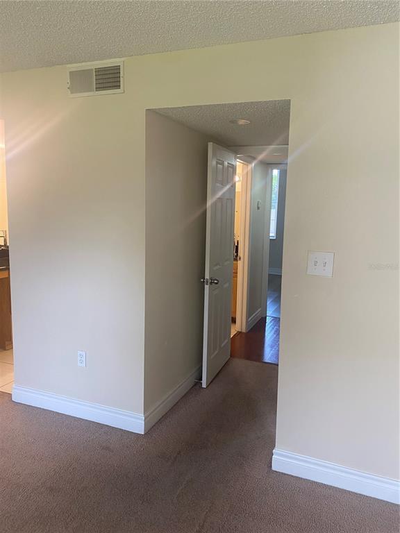 Building Photo - 809 Russell Ln