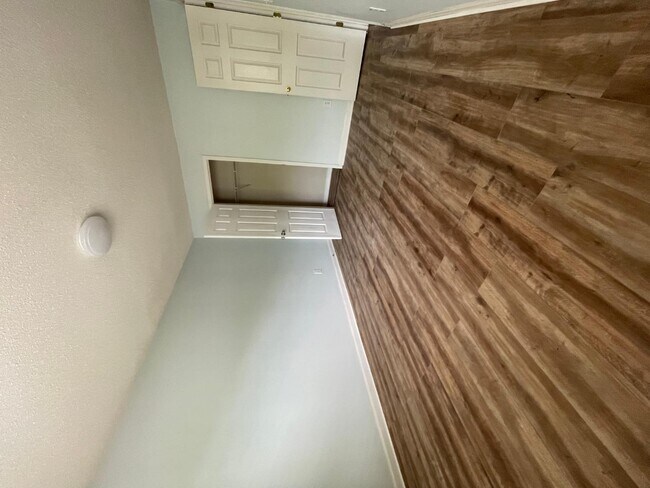Building Photo - 27 Highoak Dr